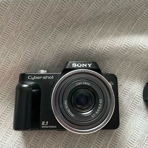 Sony Cyber-shot 8.1 mega pixels camera DSC-H3
